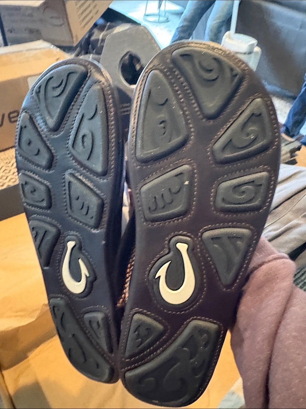 OluKai Men's Dark Brown Leather Flip-Flops with Contrast Stitching size 12 - Picture 2 of 8